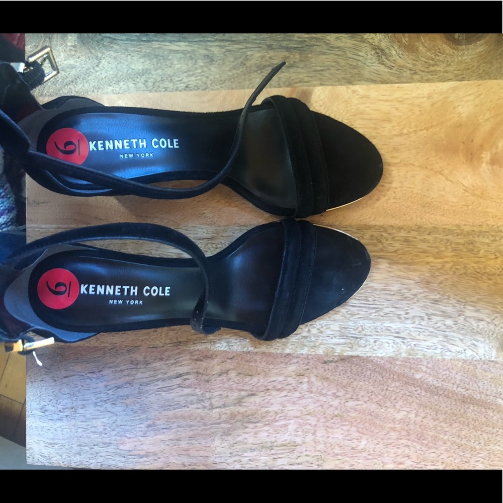 Kenneth Cole embroidered heel suede sandal